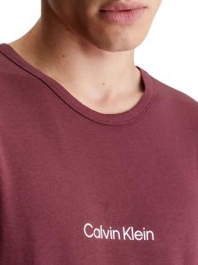 Pijama Calvin Klein de algodón en estilo juvenil