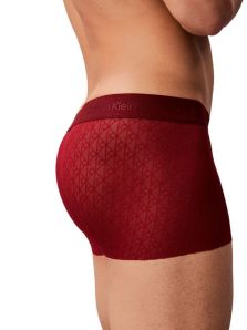 Haz de esta Navidad un momento especial con un regalo Calvin Klein.