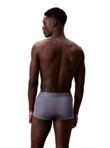 Este calzoncillo de Calvin Klein es regalo ideal por su microfibra suave y sujeción cómoda para cualquier hombre.