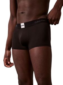 Para joven activo, el calzoncillo de Calvin Klein negro asegura transpirabilidad y confort durante todo el día.