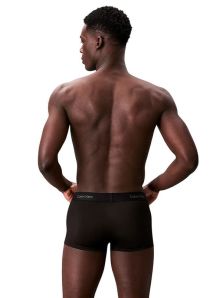 Su microfibra suave y color negro hacen de este calzoncillo de Calvin Klein un regalo ideal para hombre.