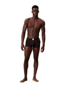 Para Navidad, este calzoncillo de Calvin Klein negro ofrece ligereza premium pensada para joven con estilo.