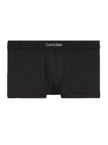 Moda interior masculina de Calvin Klein en microfibra y color negro