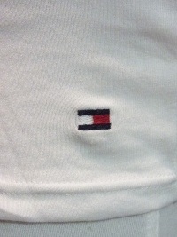 Camiseta Tommy Hilfiger blanca cuello pico