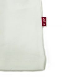 Camiseta Levi's blanca en cuello pico