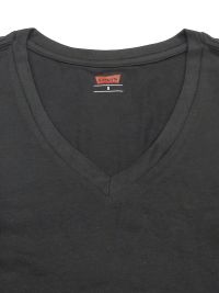 Camiseta Levi's negro en cuello pico