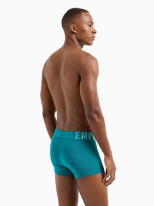 Estilo juvenil con los nuevos boxers Emporio Armani de tiro bajo y cinturilla ancha.