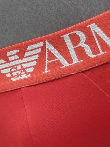 El regalo perfecto: slips rojos Emporio Armani
