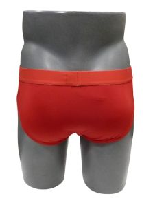 Detalles que enamoran: slips rojos Emporio Armani
