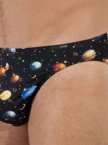 Oferta exclusiva en slips con diseño espacial, ¡no te la pierdas!