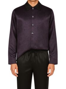 El pijama HOM de seda natural es la elección perfecta para obsequiar elegancia, confort y exclusividad.