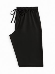 El pijama HOM de seda natural convierte cada noche en una experiencia de confort y lujo inigualable.