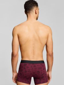 Marca tu estilo con el Pack 2 Boxers Levi’s con estampado del Oeste en burdeos y otro liso negro.