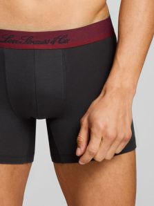 Vive el estilo con el Pack 2 Boxers Levi’s con estampado del Oeste en burdeos y otro liso negro.