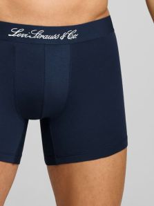 El Pack 2 Boxers Levi’s con estampado del Oeste en azul jeans y otro liso en marino combina confort y diseño moderno.