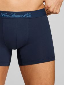 Siente la diferencia con el Pack 2 Boxers Levi’s con estampado geométrico y otro liso en azul marino, con nueva cinturilla estilo retro Levi Strauss.