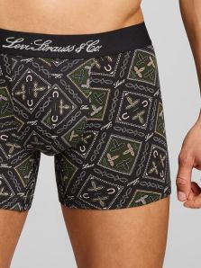 El Pack 2 Boxers Levi’s con estampado geométrico y otro liso en negro, con nueva cinturilla estilo retro Levi Strauss redefine lo clásico.