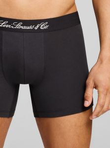 Dale un giro vintage con el Pack 2 Boxers Levi’s con estampado geométrico y otro liso en negro, con nueva cinturilla estilo retro Levi Strauss.