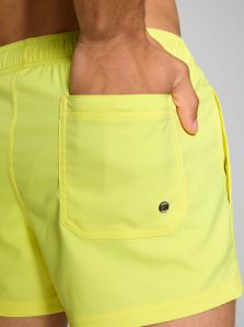Bañador liso amarillo limón Puma hombre, oferta especial, diseño cómodo y fresco.