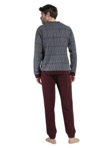 Con el pijama ADMAS granate, el invierno será más cálido. Compra perfecta para hombre friolero que valora el abrigo y el diseño.