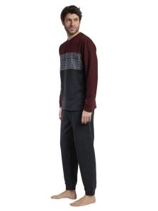 Pijama ADMAS en color granate, compra imprescindible para hombre friolero que busca abrigo, calidad y estilo este invierno.
