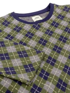Regala estilo con el pijama Barandi de punto Milano, ideal para noches confortables.