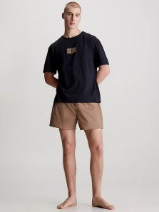 Pijamas juveniles de Calvin Klein: confort con elegancia juvenil