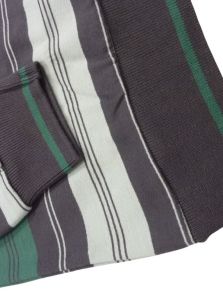 Diseño atemporal en algodón afelpado, el pijama Guasch perfecto para noches frías.