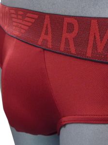 Slip rojo Emporio Armani diseño italiano para hombres elegantes