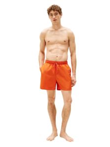 Añade energía a tu maleta con el bañador naranja de Tommy.