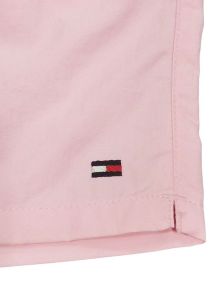 ¿Planeando escapada? Este bañador básico de Tommy Hilfiger te acompaña con estilo allá donde vayas.