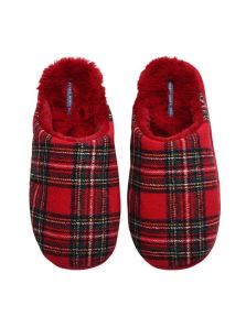 Pies comodos en las nuevas zapatillas de Ysabel Mora