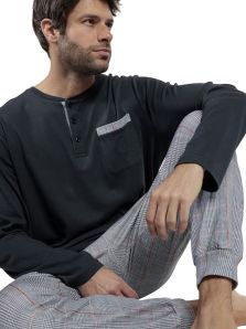 Regala confort con el pijama Admas Classic y su pantalón Príncipe de Gales.