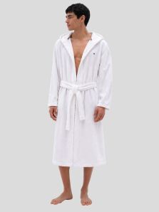 Hombre con albornoz blanco Tommy Hilfiger de algodón en casa