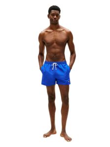 ¡Destaca en la playa! bañadores Tommy Jeans, estilo fresco y secado rápido.