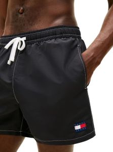 Atrévete a ser diferente con los bañadores de Tommy Jeans. ¡Compra ya!