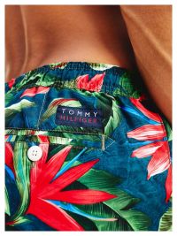 Bañador Tommy Hilfiger con flores tropicales