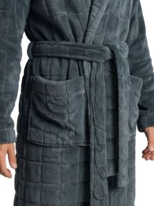 Bata Muydemi de hombre, ligera, suave y perfecta para estar en casa.