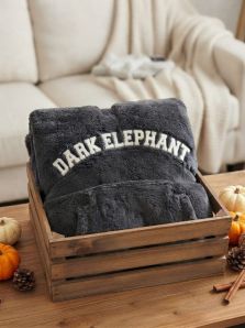 Batamanta gris de coralina Dark Elephant, un regalo práctico para disfrutar de tardes de sofá y series, para hombre o mujer.