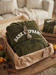 Batamanta oversize Dark Elephant verde de coralina, un regalo original para disfrutar del sofá y ver series, ideal para hombre y mujer.