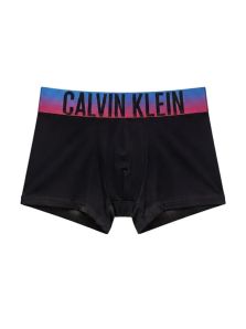 Boxer Calvin Klein de microfibra tipo trunk en negro con cinturilla ancha magenta degradada y logotipo Calvin Klein.