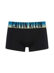 Boxer Calvin Klein de microfibra tipo trunk en negro con cinturilla ancha amarilla degradada y logotipo Calvin Klein.