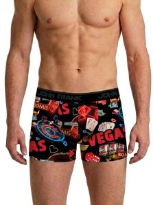 Boxer John Frank con estampado de casino ruleta cartas y dados presentado en modelo para hombre