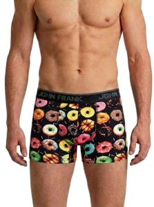 Boxer John Frank con estampado de donuts de colores sobre fondo negro presentado en modelo para hombre