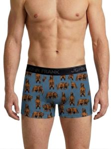 Boxer John Frank Grizzle con estampado de oso presentado en modelo para hombre