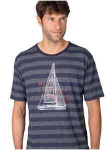Detalle del estampado de barco en camiseta de pijama Massana estilo náutico
