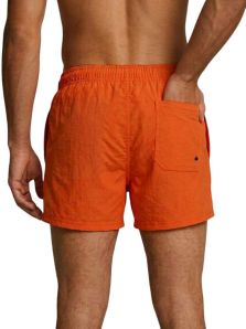 Detalle del bolsillo trasero en bañador Puma naranja para hombre