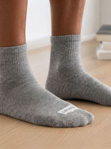 Pack de 3 pares de calcetines tobilleros de Levi´s en gris y blanco