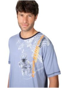detalle camiseta pijama Massana hombre estampado astronauta cuello redondo a contraste