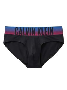 Detalle de la cinturilla elástica Calvin Klein con logotipo en gran formato